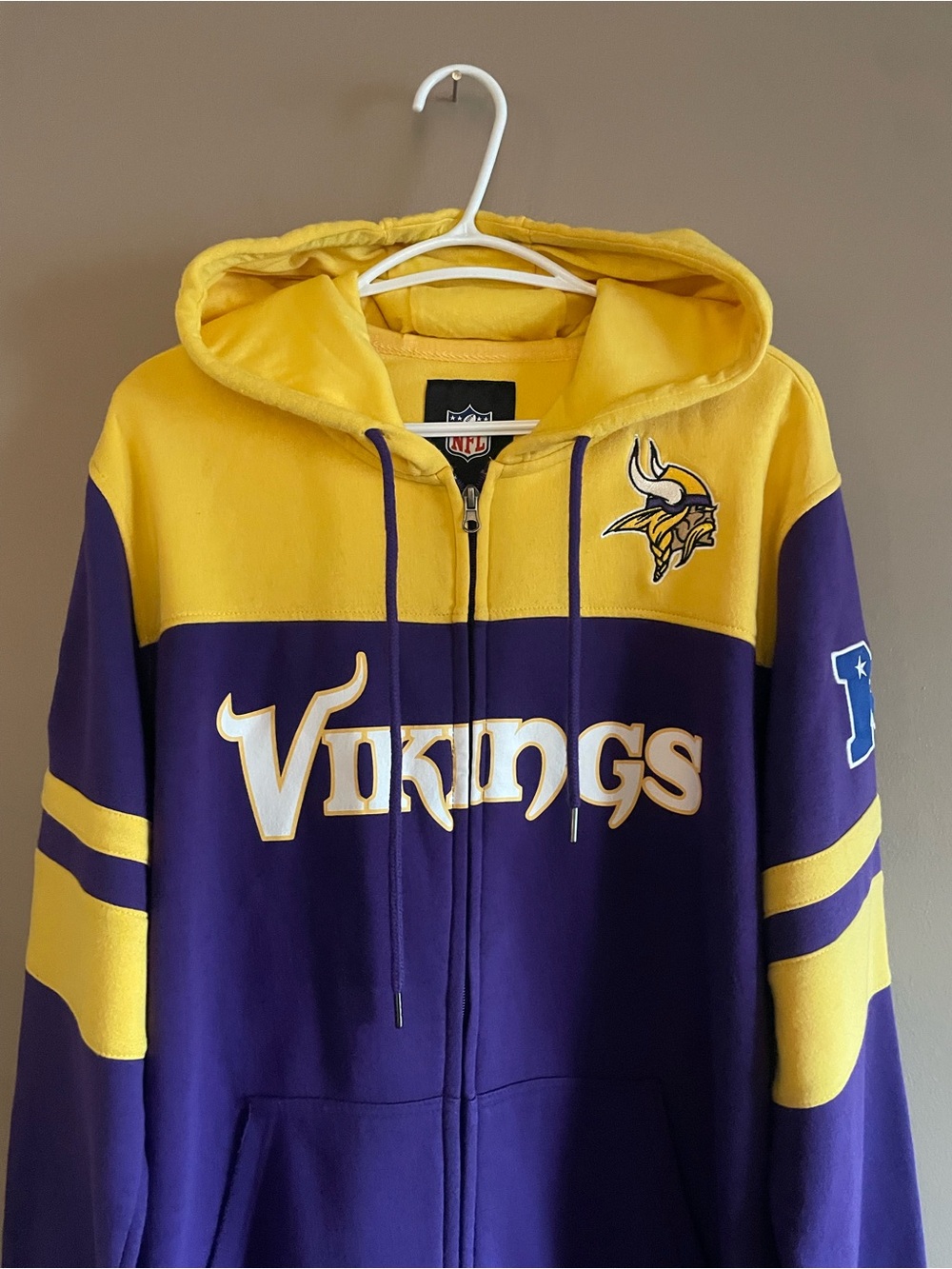 NFL Purple and Gold Vikings Full-Zip Hoodie – Size Large EUC - Picture 3 of 15